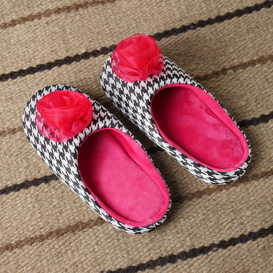 Houndstooth Big Fuchsia Flower - Slippers for Kids